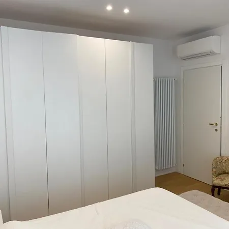 Cairoli Apartmán *